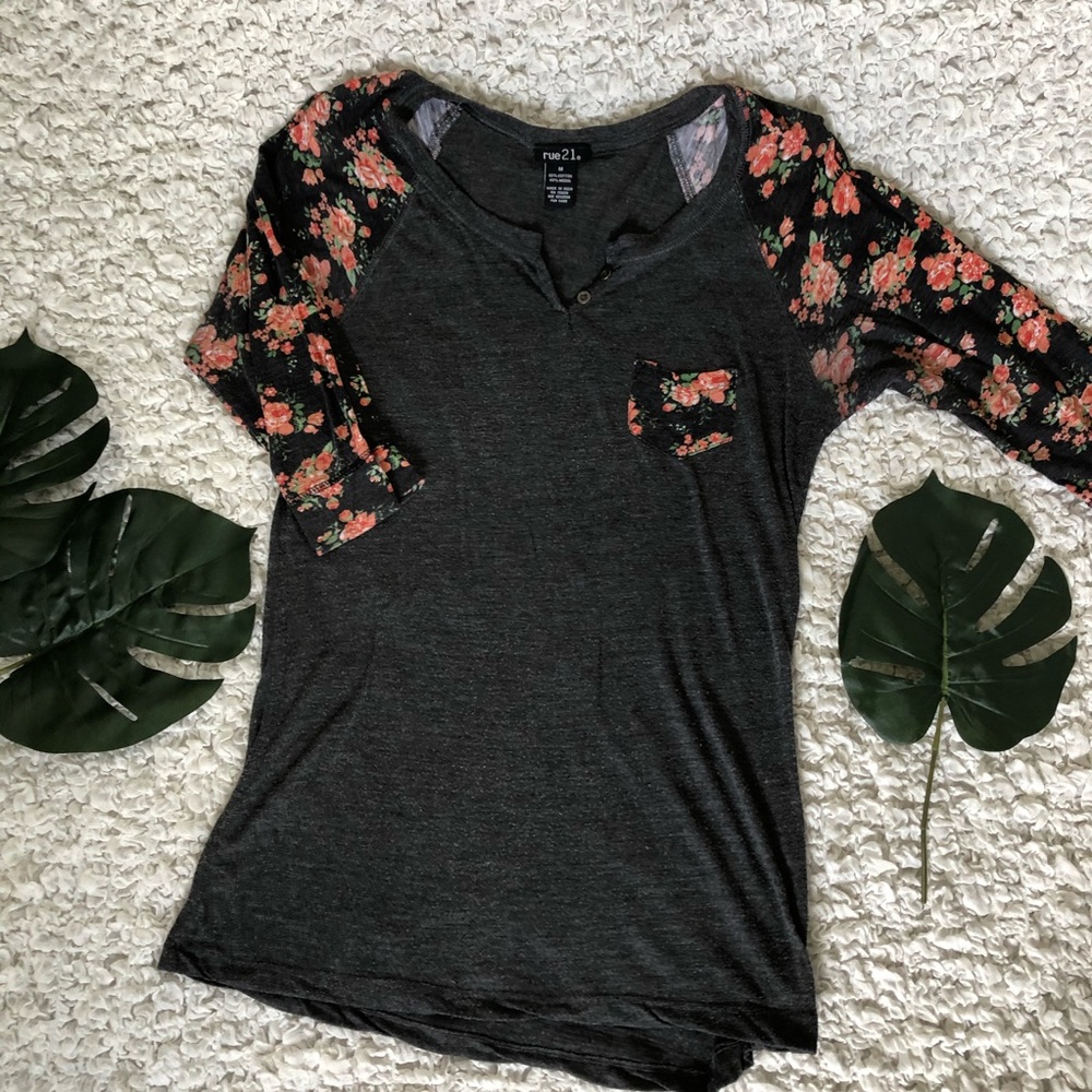 Quarter sleeve pocket tee